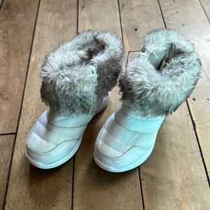 PIPER. Girls booties size 10, excellent condition